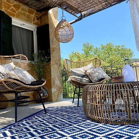 Villa Aspros - Traditionell, Ruhig Und Strandnah Лиападес Екстериор снимка