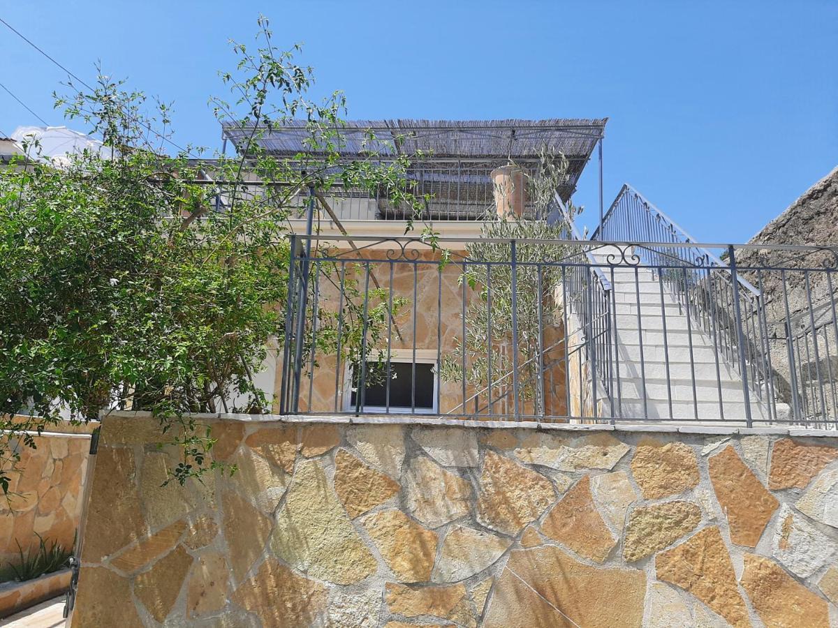 Villa Aspros - Traditionell, Ruhig Und Strandnah Лиападес Екстериор снимка